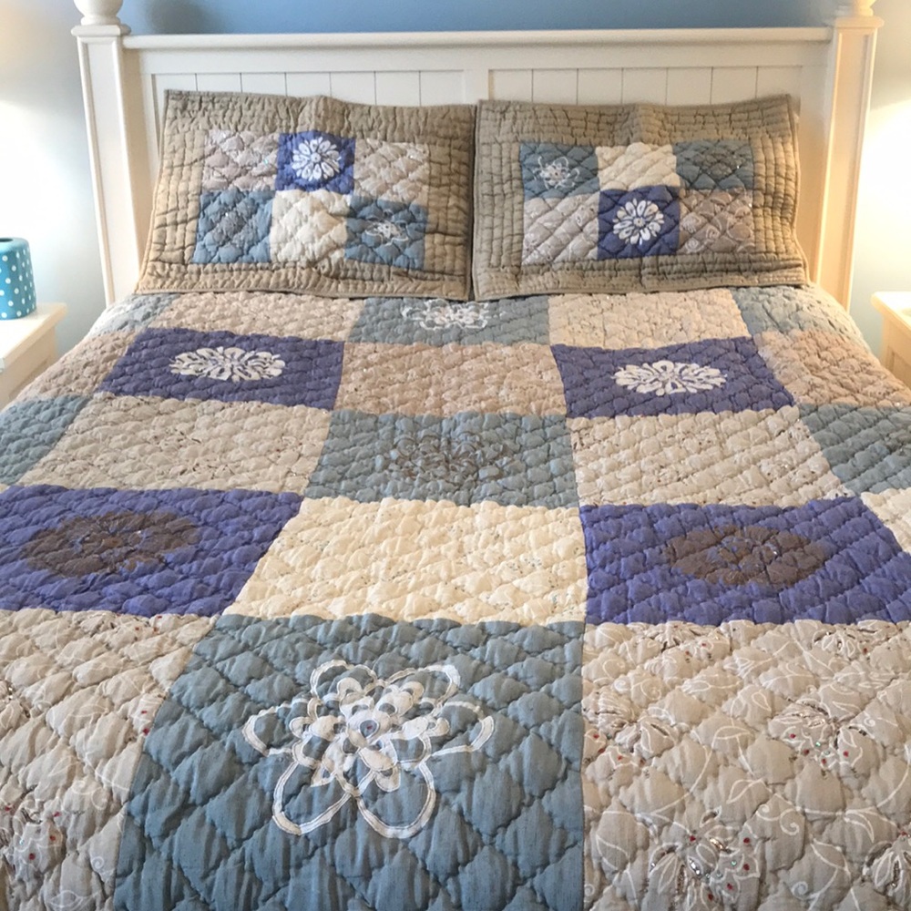 Quilted Comforter with Beading & 2 Pillow Shams